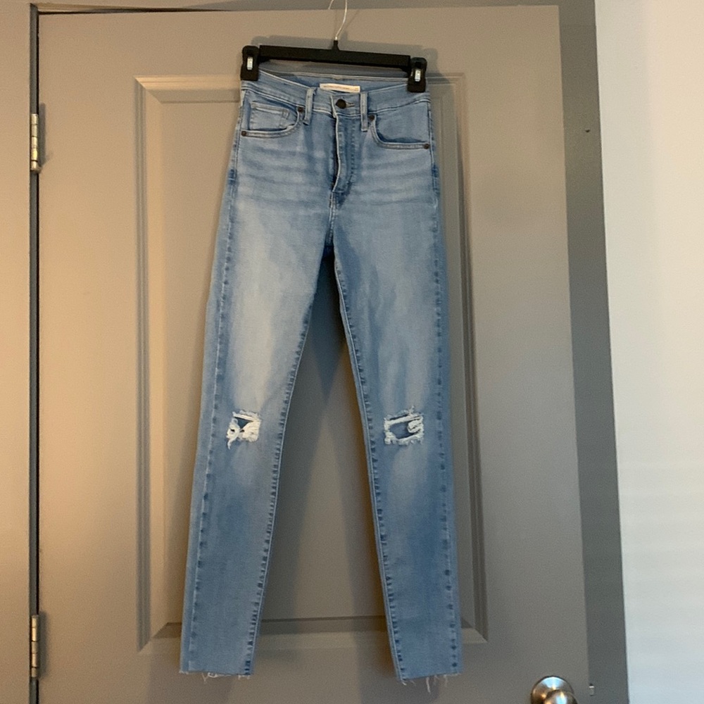 Levi’s Mile High Rise skinny Jeans size 25